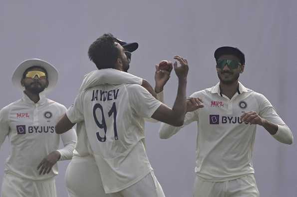 Jaydev Unadkat took his maiden Test wicket. Jaydev Unadkat took his maiden Test wicket.