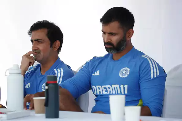Abhishek Nayar (R) is set to leave his position as assistant coach Abhishek Nayar (R) is set to leave his position as assistant coach