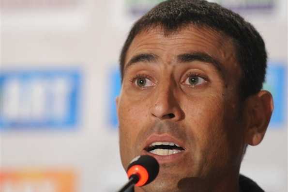 Failure effected a u-turn on Younus Khan's view, who went on to contradict his previous statement on captaincy Failure effected a u-turn on Younus Khan's view, who went on to contradict his previous statement on captaincy