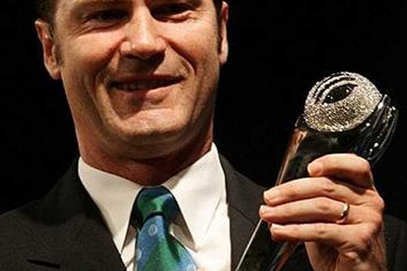 Australia's Simon Taufel, seen here with his ICC award in 2007, was named as the International Cricket Council's Umpire of the Year for the fifth year in a row on Wednesday. Australia's Simon Taufel, seen here with his ICC award in 2007, was named as the International Cricket Council's Umpire of the Year for the fifth year in a row on Wednesday.