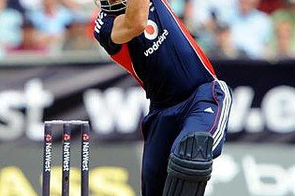 England's Kevin Pietersen in action on June 15, 2008. Pietersen's dramatic 'reverse slog-sweep' is up for discussion by MCC (Marylebone Cricket Club), cricket's ultimate rule-makers, at Lord's here on Tuesday. England's Kevin Pietersen in action on June 15, 2008. Pietersen's dramatic 'reverse slog-sweep' is up for discussion by MCC (Marylebone Cricket Club), cricket's ultimate rule-makers, at Lord's here on Tuesday.