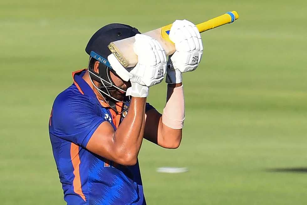 Deepak Chahar's fighting half-century in the third ODI went in vain Deepak Chahar's fighting half-century in the third ODI went in vain